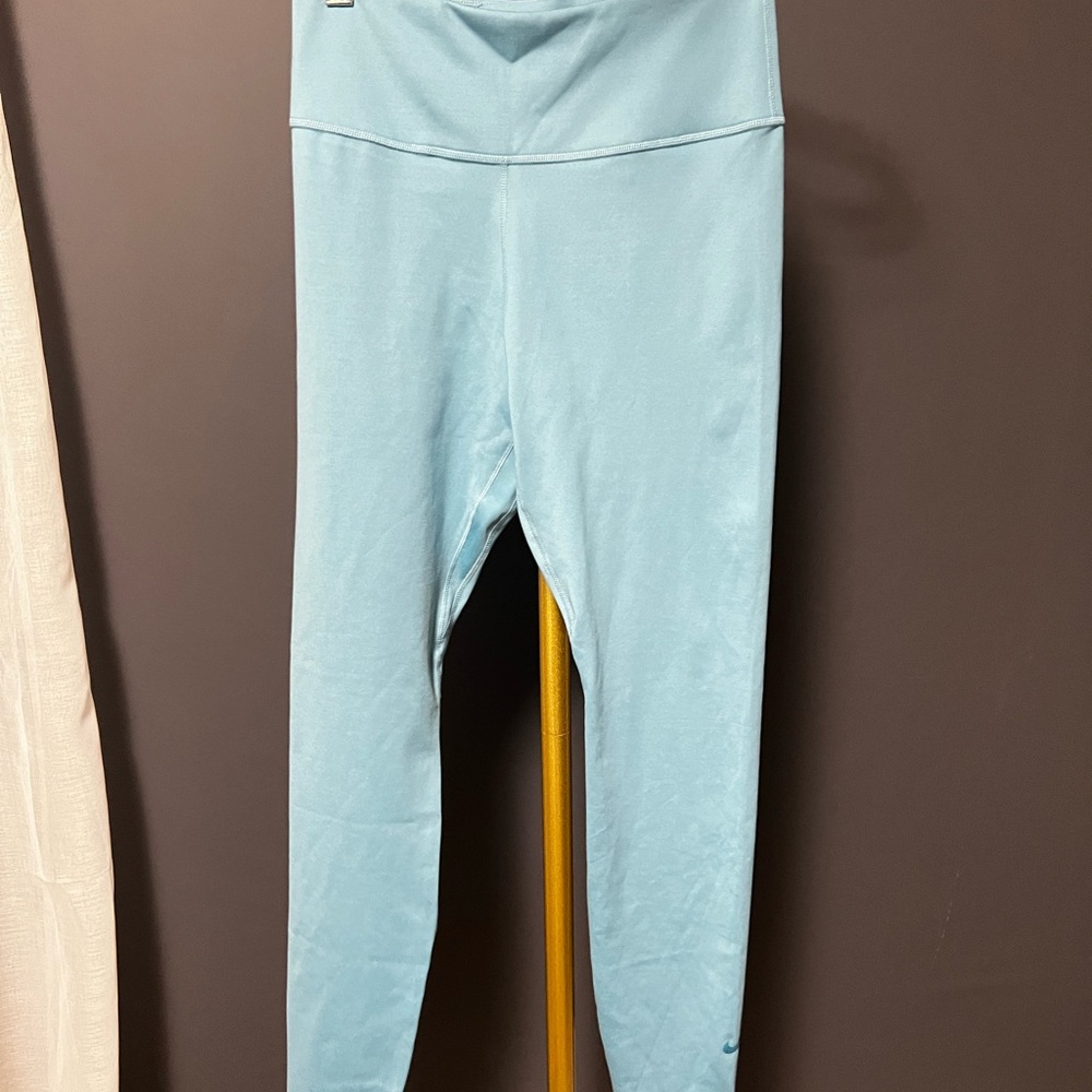 Mid rise full length nike dri fit legging - Picture 3 of 4